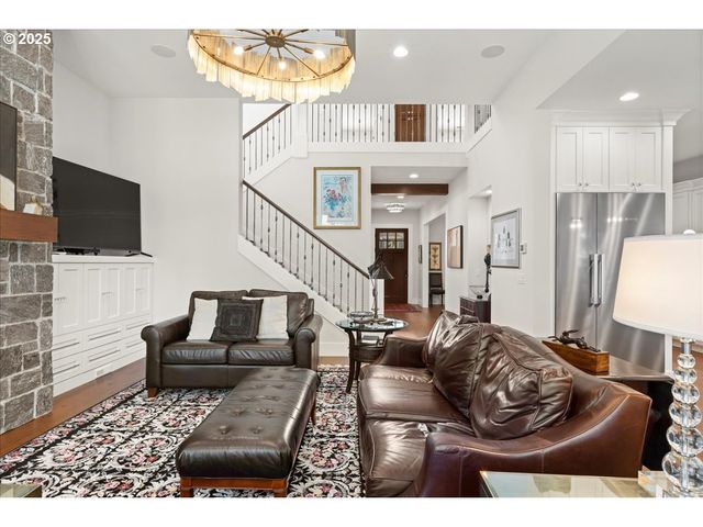 4277 UPPER Dr, Lake Oswego, OR 97035