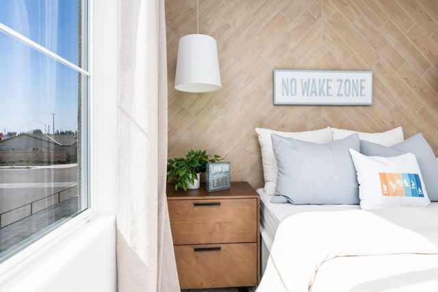 6580 E Cresthaven Drive, Fresno, CA 93727