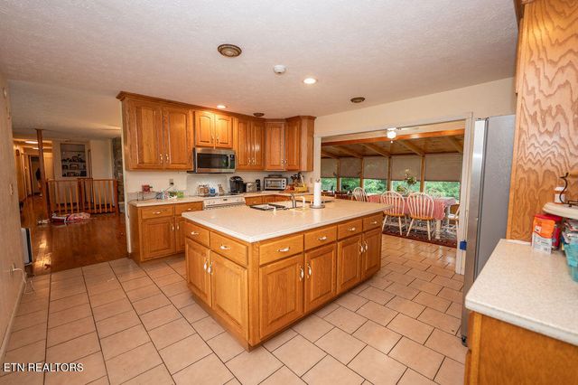 551 Douglas Dam Rd, Kodak, TN 37764