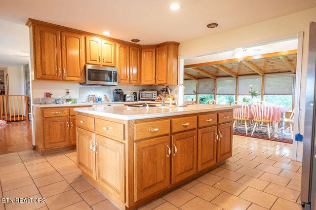 551 Douglas Dam Rd, Kodak, TN 37764