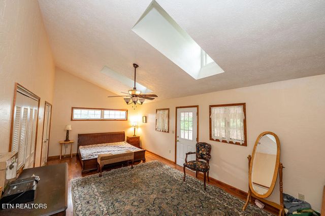 551 Douglas Dam Rd, Kodak, TN 37764