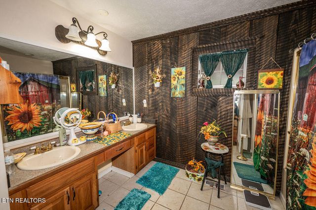 551 Douglas Dam Rd, Kodak, TN 37764