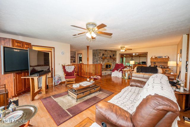 551 Douglas Dam Rd, Kodak, TN 37764