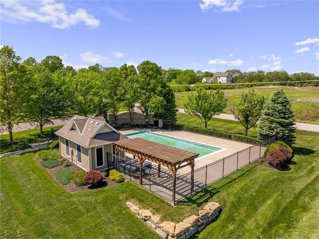 20731 S Emerald Street, Spring Hill, KS 66083
