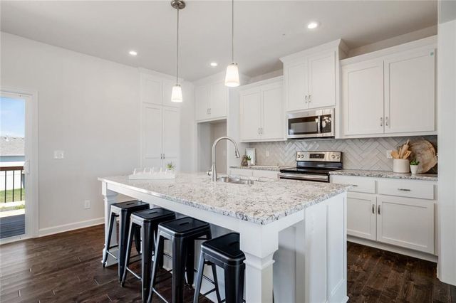 20731 S Emerald Street, Spring Hill, KS 66083