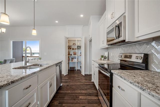 20731 S Emerald Street, Spring Hill, KS 66083