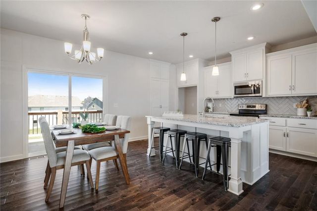 20731 S Emerald Street, Spring Hill, KS 66083