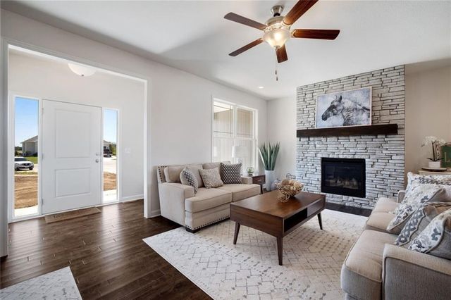 20731 S Emerald Street, Spring Hill, KS 66083