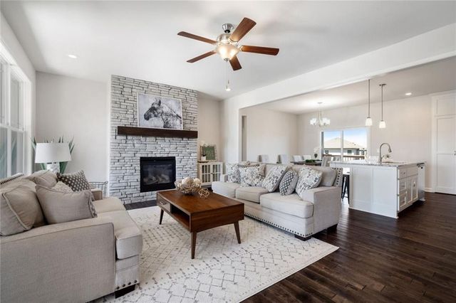 20731 S Emerald Street, Spring Hill, KS 66083