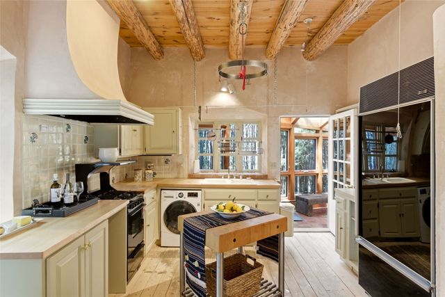 1442 Bishops Lodge Road, Santa Fe, NM 87506