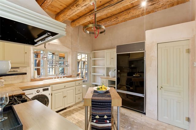 1442 Bishops Lodge Road, Santa Fe, NM 87506