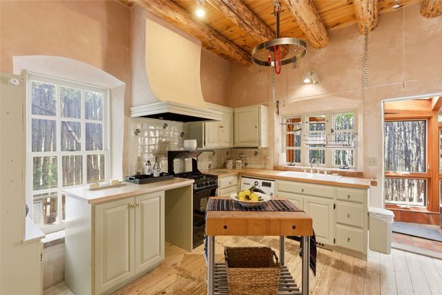 1442 Bishops Lodge Road, Santa Fe, NM 87506