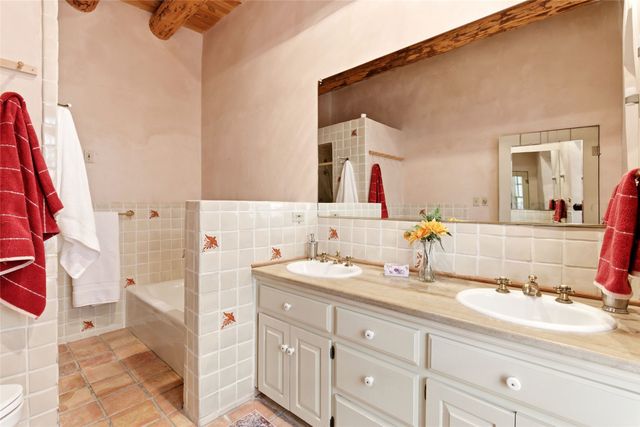 1442 Bishops Lodge Road, Santa Fe, NM 87506