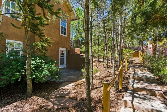 1442 Bishops Lodge Road, Santa Fe, NM 87506