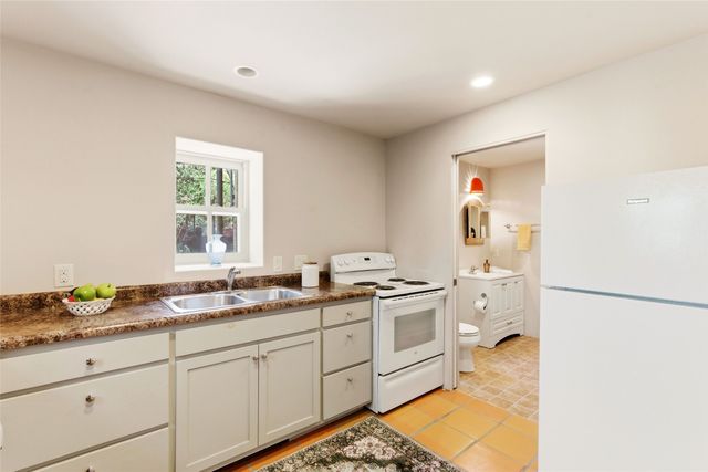 1442 Bishops Lodge Road, Santa Fe, NM 87506