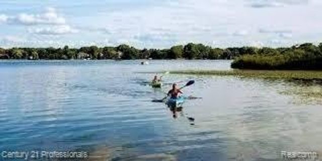 NA Vl Rio Vista, Commerce Twp, MI 48382
