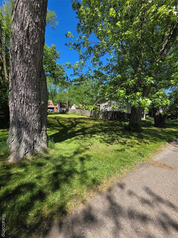 NA Vl Rio Vista, Commerce Twp, MI 48382