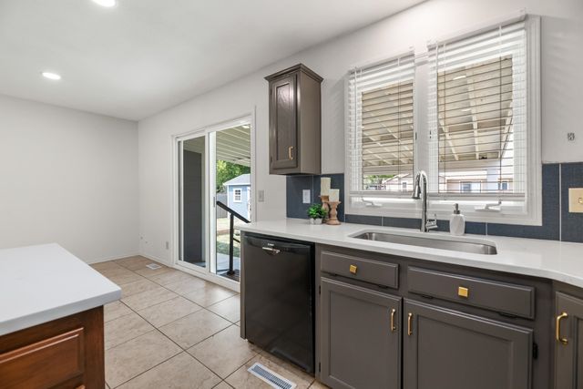 11810 W Pine St, Wichita, KS 67212