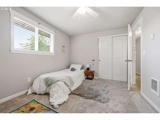 550 E 7TH St, La Center, WA 98629
