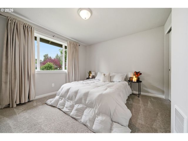 550 E 7TH St, La Center, WA 98629