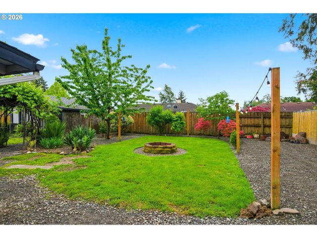 550 E 7TH St, La Center, WA 98629