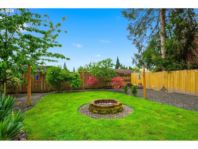 550 E 7TH St, La Center, WA 98629