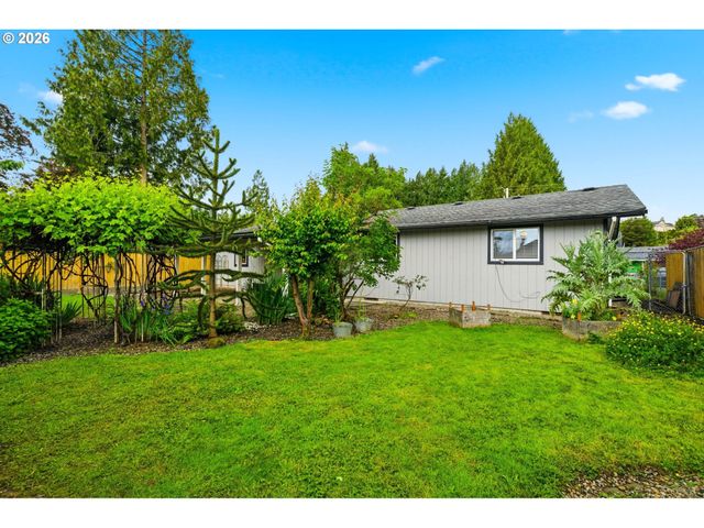 550 E 7TH St, La Center, WA 98629