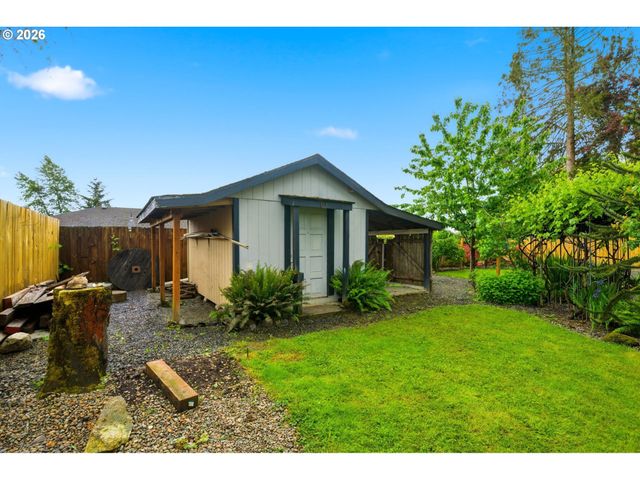 550 E 7TH St, La Center, WA 98629