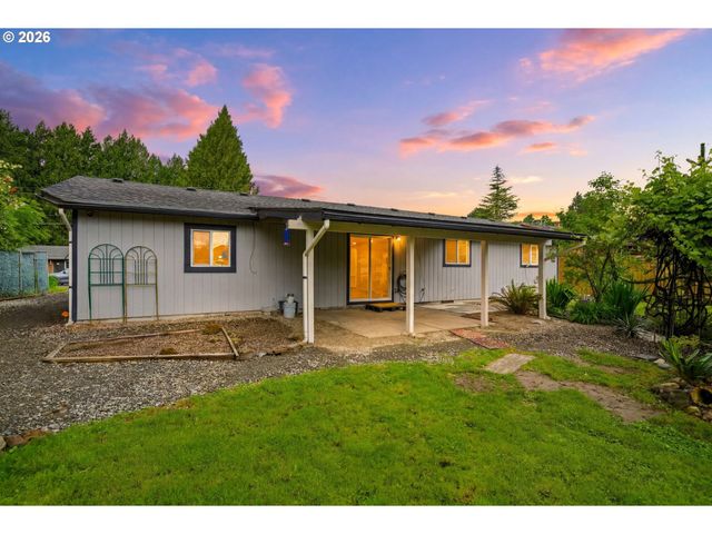 550 E 7TH St, La Center, WA 98629