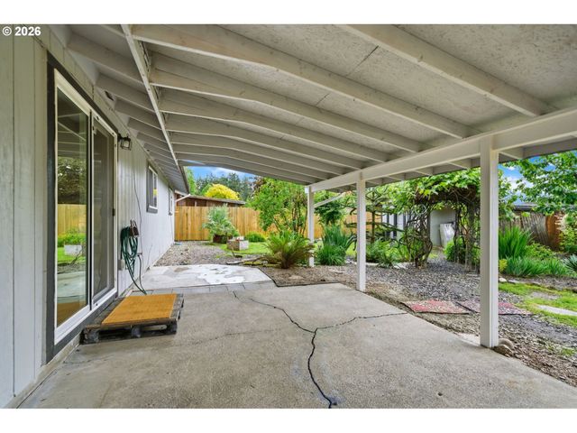 550 E 7TH St, La Center, WA 98629