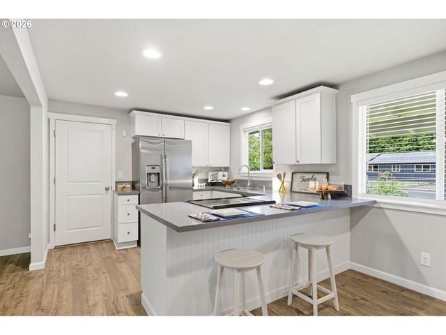 550 E 7TH St, La Center, WA 98629
