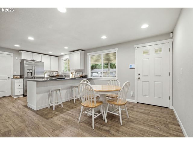 550 E 7TH St, La Center, WA 98629