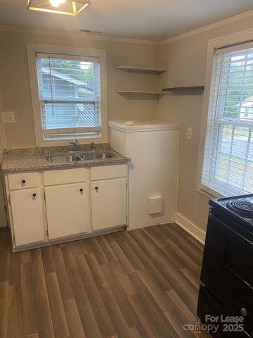 3931 Bearwood Avenue, Charlotte, NC 28205