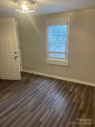 3931 Bearwood Avenue, Charlotte, NC 28205