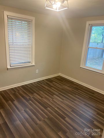 3931 Bearwood Avenue, Charlotte, NC 28205