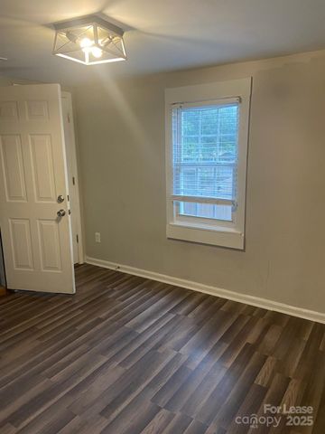 3931 Bearwood Avenue, Charlotte, NC 28205