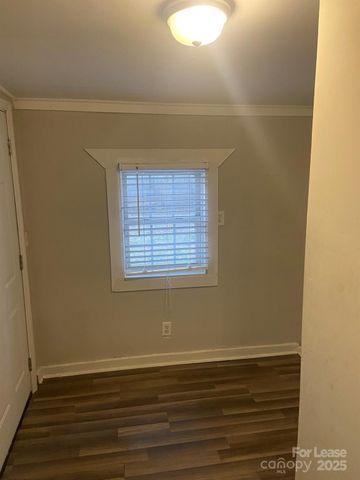 3931 Bearwood Avenue, Charlotte, NC 28205