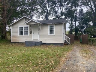 3931 Bearwood Avenue, Charlotte, NC 28205