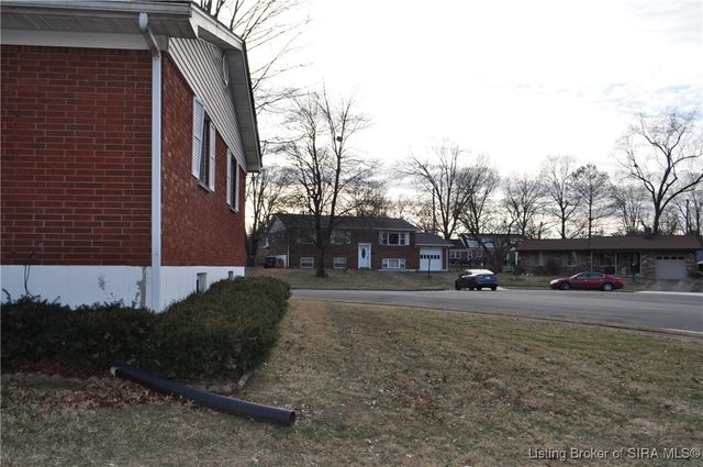 510 Circle Drive, Sellersburg, IN 47172