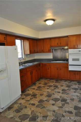 510 Circle Drive, Sellersburg, IN 47172