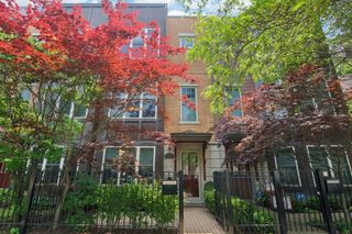 3011 W CORNELIA Avenue, Chicago, IL 60618