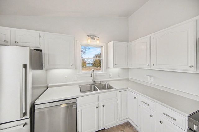 164 Somerset Drive, Brooklyn, MI 49230