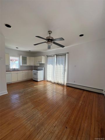 445 W Walnut Street Upper, Long Beach, NY 11561
