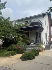 445 W Walnut Street Upper, Long Beach, NY 11561