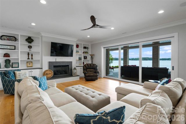 8170 Bay Pointe Drive, Denver, NC 28037