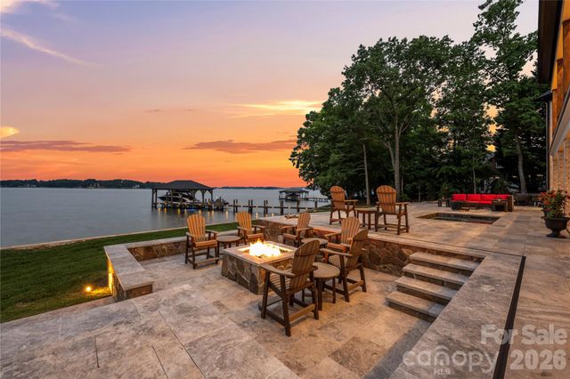 8170 Bay Pointe Drive, Denver, NC 28037