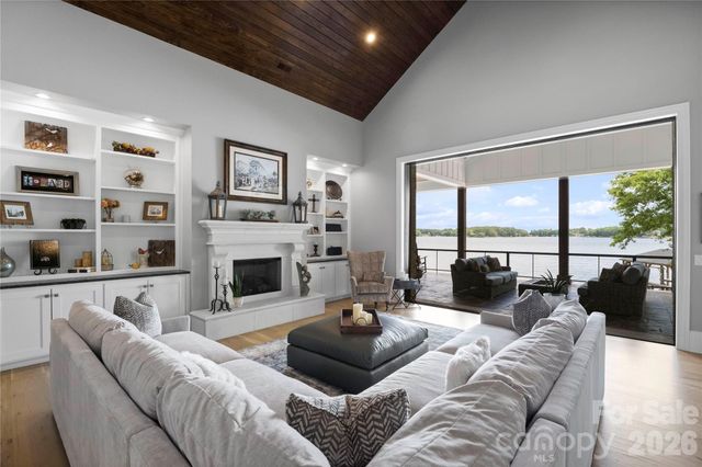 8170 Bay Pointe Drive, Denver, NC 28037