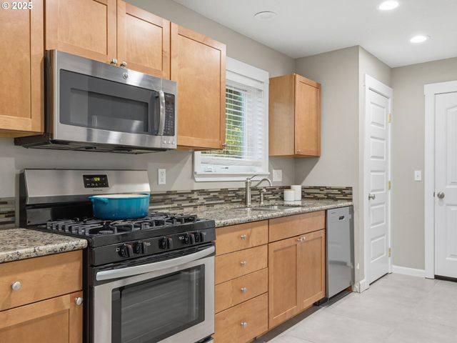 2110 THOMPSON FALLS Dr, Seaside, OR 97138