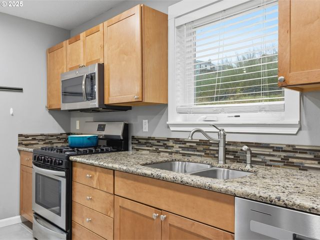 2110 THOMPSON FALLS Dr, Seaside, OR 97138