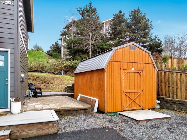 2110 THOMPSON FALLS Dr, Seaside, OR 97138